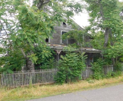 [Picture of the Fox Boarding House]